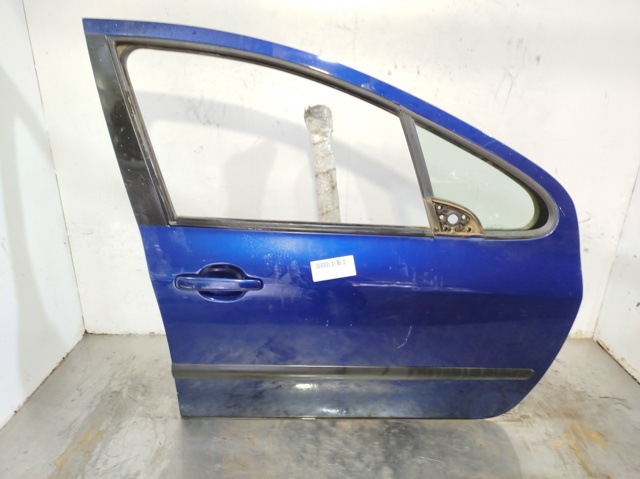 Venta de Puerta delantera derecha para Peugeot 307  segunda mano