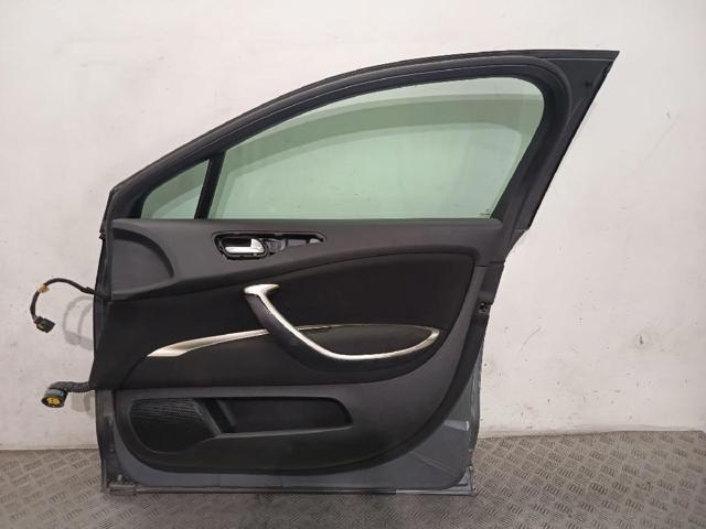 9004Z2 Puerta delantera derecha  en stock Granada