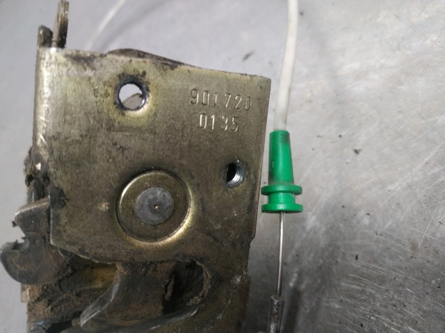 Cerradura de puerta delantera izquierda Mercedes Sprinter 904