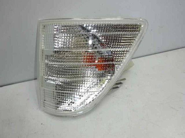 Luz indicadora izquierdo 9018200121 MERCEDES