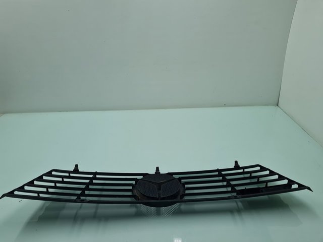 9018880123 MERCEDES Parrilla del radiador  disponible Alicante