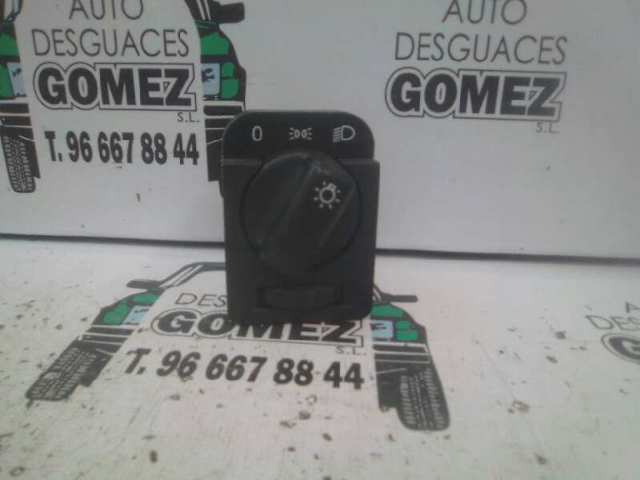 Interruptor de luces en el tablero 90381877 OPEL