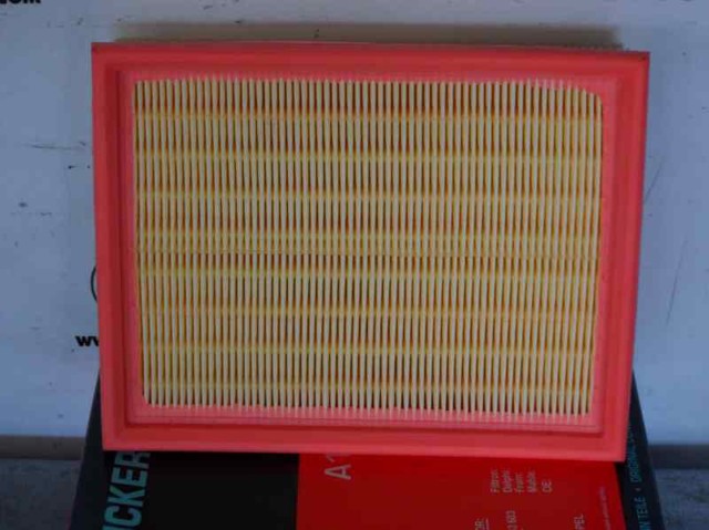 El filtro de aire 90411732 OPEL