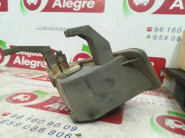Luz antiniebla derecha 90464664 OPEL