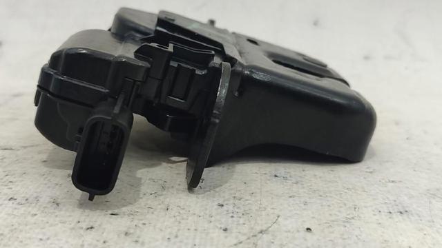 905039428R Cerradura de tapa de maletero  disponible Málaga