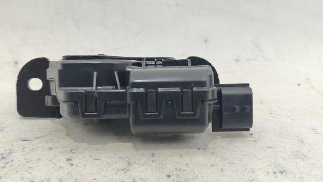 905039428R Cerradura de maletero  en stock Sabadell