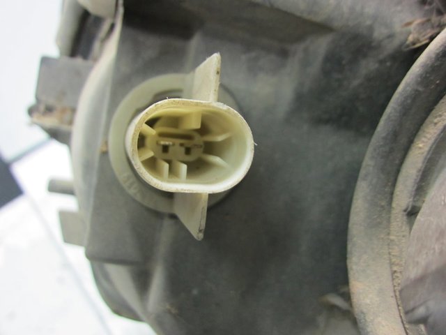OPEL 90520877LH Faro izquierdo  en stock Salamanca
