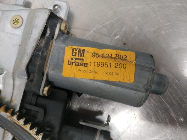 90521882 Motor del elevalunas de la puerta delantera derecha  en stock Castellón