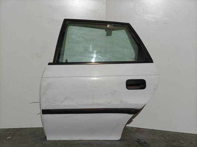 Puerta trasera izquierda 90560189 Opel