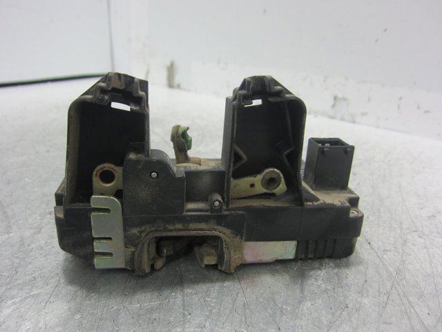 OPEL 90561158 Cerradura de la puerta trasera derecha  en stock Salamanca