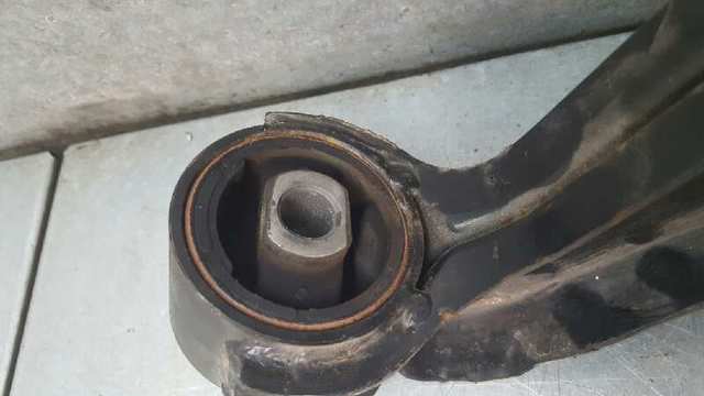 Brazo inferior izquierdo de la suspensión delantera 90576788 OPEL