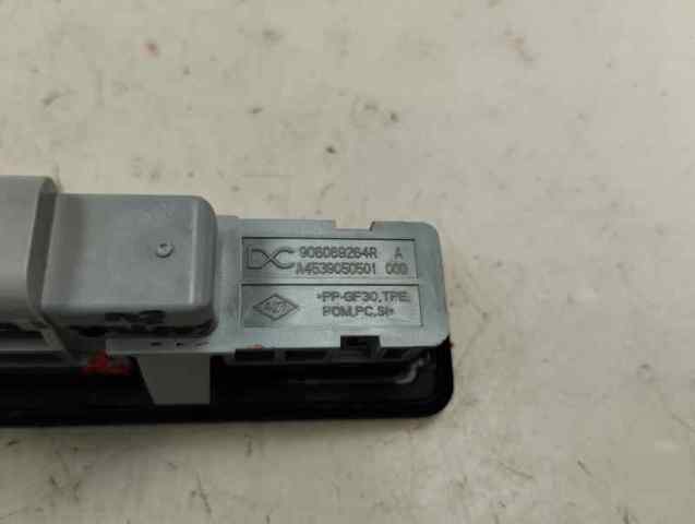 RENAULT 906069264R Botón de accionamiento del cierre de la tapa del maletero (puerta trasera 3/5)  en stock Terrassa