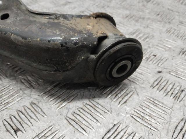 MERCEDES 9063304007 Brazo inferior izquierdo de la suspensión delantera  en stock Salamanca