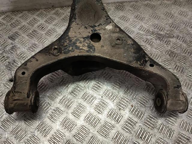 9063304107 Brazo inferior derecho de la suspensión delantera  comprar en Reus