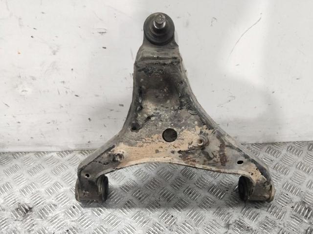 9063304107 Brazo inferior derecho de la suspensión delantera  en stock Granada