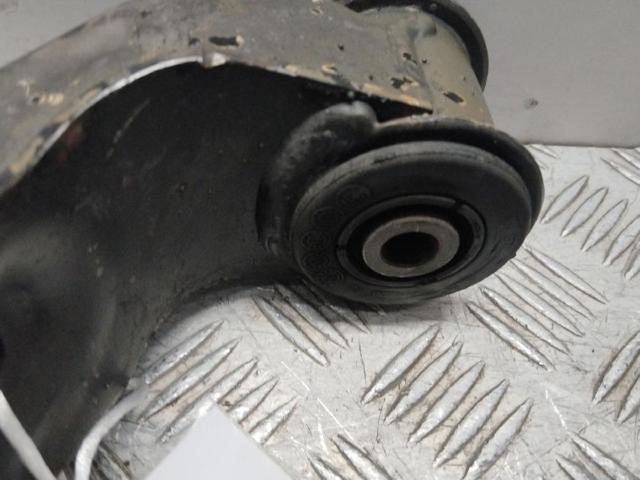 9063304107 Brazo inferior derecho de la suspensión delantera  en stock Granada
