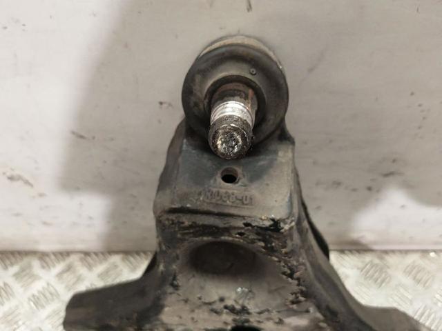 9063304107 MERCEDES Brazo inferior derecho de la suspensión delantera  disponible Vigo