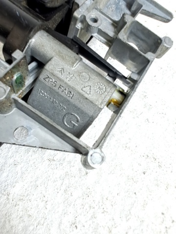 910958 PEUGEOT Soporte de manija exterior de puerta delantera izquierda  en stock Huelva