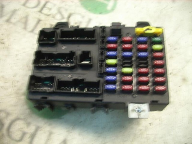 911981C020 Caja de fusibles  en stock Sabadell