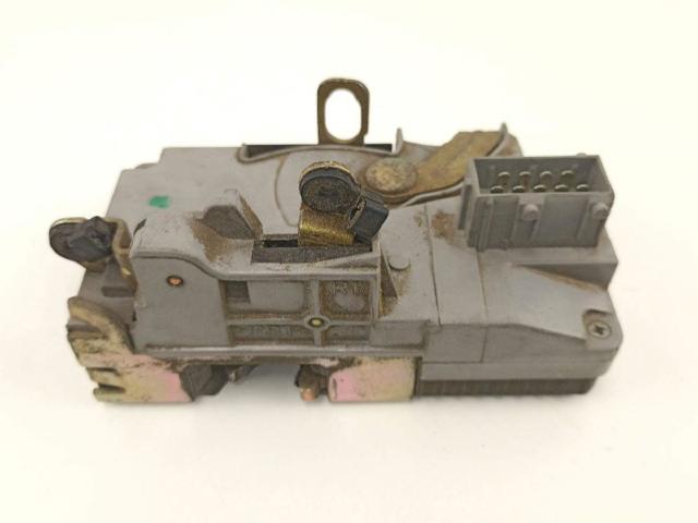 PEUGEOT 9136J0 Cerradura de puerta delantera derecha  en stock Terrassa