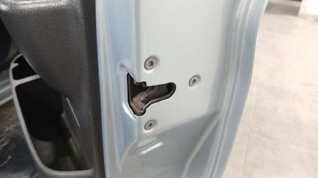 9136J4 PEUGEOT Cerradura de puerta delantera derecha  en stock Gandía