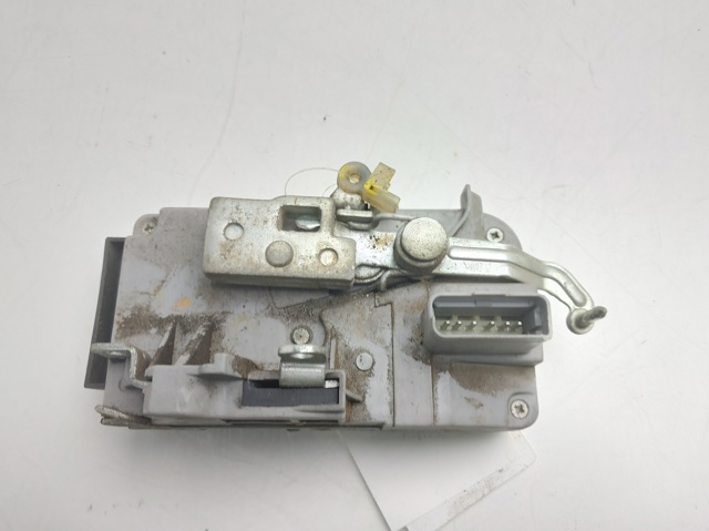 9136L8 Cerradura de puerta delantera derecha  disponible Utrera