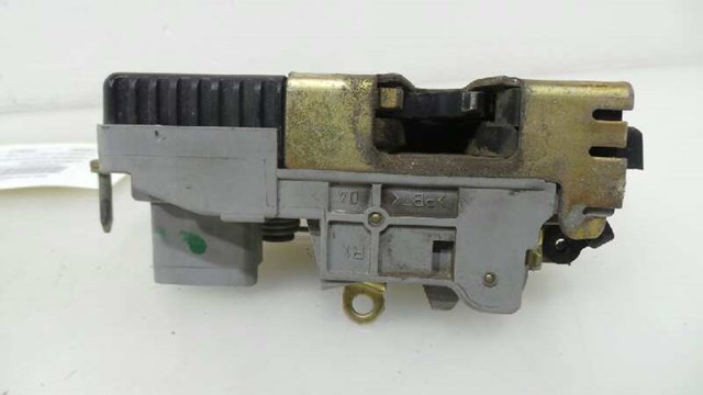 9136L8 Cerradura de puerta delantera derecha  disponible Burgos
