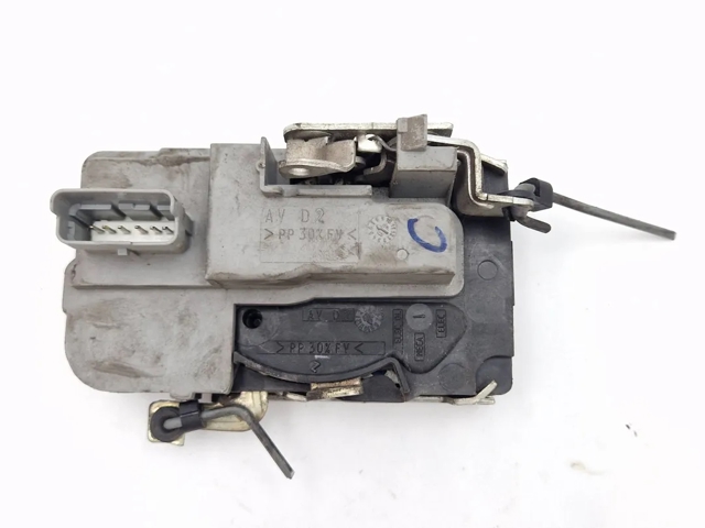 9136S7 Cerradura de puerta delantera derecha  disponible Málaga