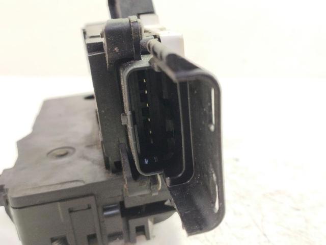 9136Y8 Cerradura de puerta delantera derecha  disponible Utrera