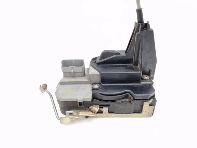 PEUGEOT 9136Z9 Cerradura de puerta delantera derecha  en stock Terrassa