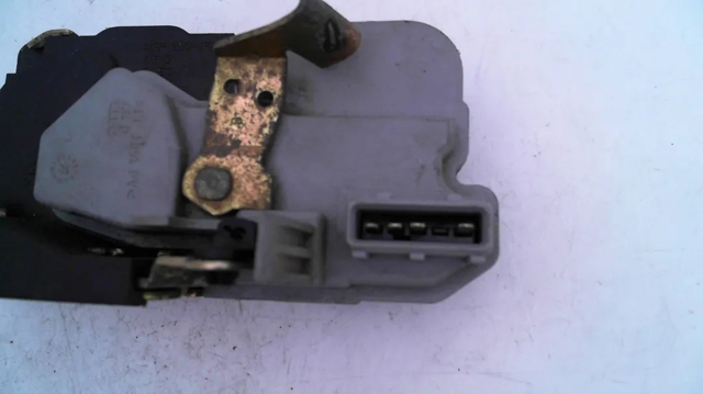 PEUGEOT 913856 Cerradura de la puerta trasera derecha  en stock Salamanca