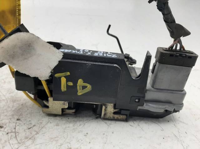 913894 Cerradura de la puerta trasera derecha  en stock Sabadell