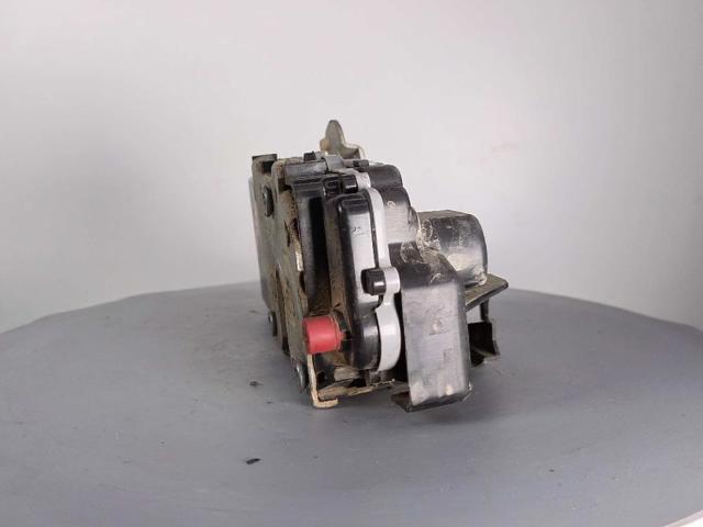 913894 PEUGEOT Cerradura de la puerta trasera derecha  en stock Córdoba