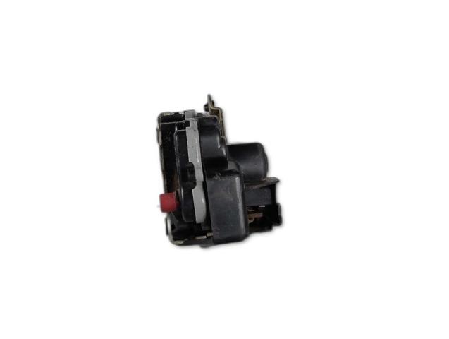 913894 PEUGEOT Cerradura de la puerta trasera derecha  disponible Alicante