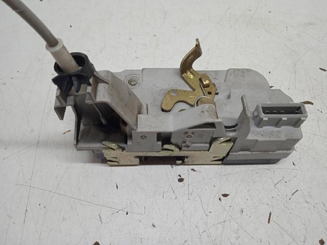 9138G0 PEUGEOT Cerradura de la puerta trasera derecha  en stock Huelva