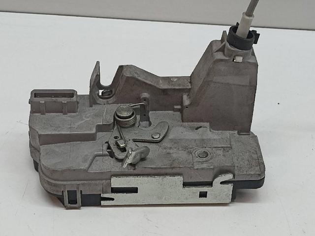 9138G0 Cerradura de la puerta trasera derecha  en stock Granada