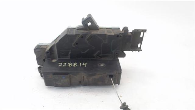 9138H8 PEUGEOT Cerradura de la puerta trasera derecha  en stock Córdoba