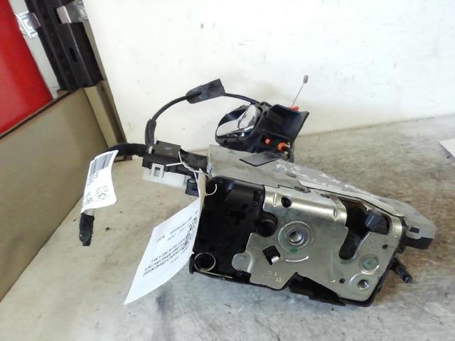 PEUGEOT 9138J8 Cerradura de la puerta trasera derecha  disponible Valladolid