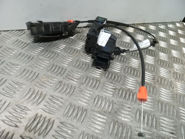 9138J8 Cerradura de la puerta trasera derecha  disponible Utrera