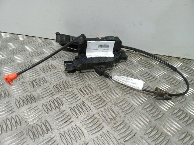 9138J8 PEUGEOT Cerradura de la puerta trasera derecha  disponible Alicante