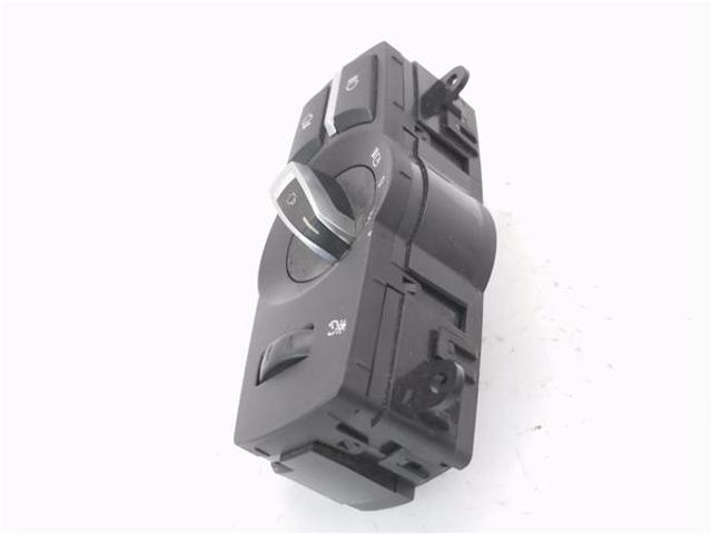 9192744 Interruptor de luces en el tablero  disponible Málaga