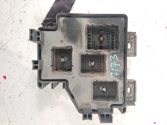 919502B100 HYUNDAI Caja de fusibles  comprar en Jaén