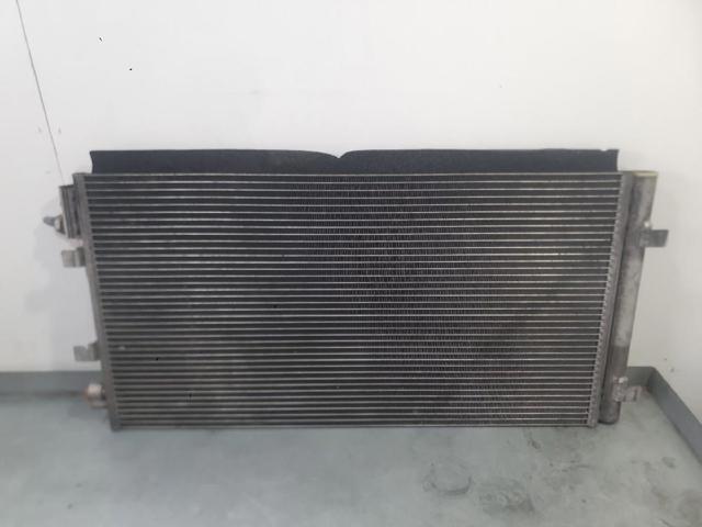 RENAULT 921000294R Condensador aire acondicionado  en stock Salamanca