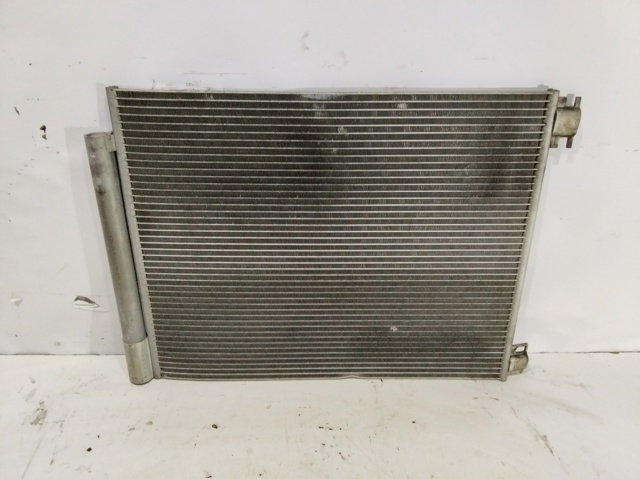 RENAULT 921008540R Condensador aire acondicionado  en stock Salamanca