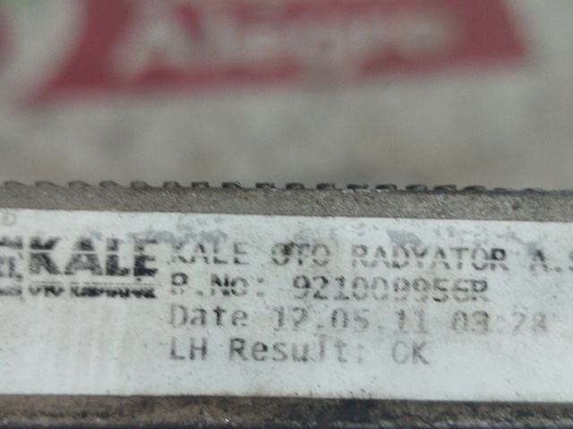 RENAULT 921009956R Condensador aire acondicionado  en stock Terrassa