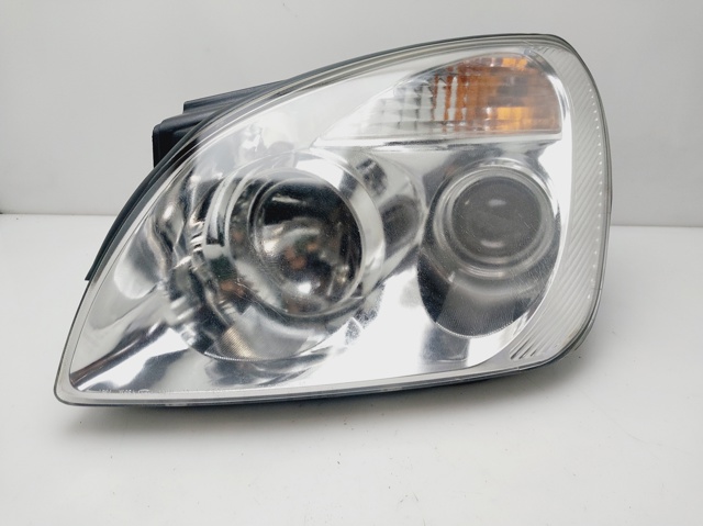 Optica delantera KIA Carens  monovolumen comprar en España