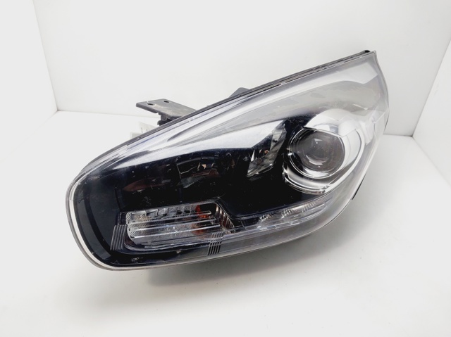 Luz frontal KIA Carens  ()