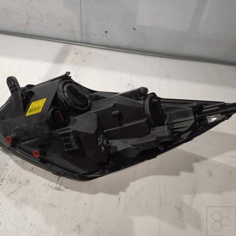 921021P000 Faro derecho  disponible Málaga