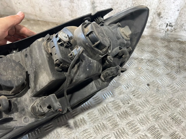HYUNDAI 921022BXXX Faro derecho  en stock Terrassa
