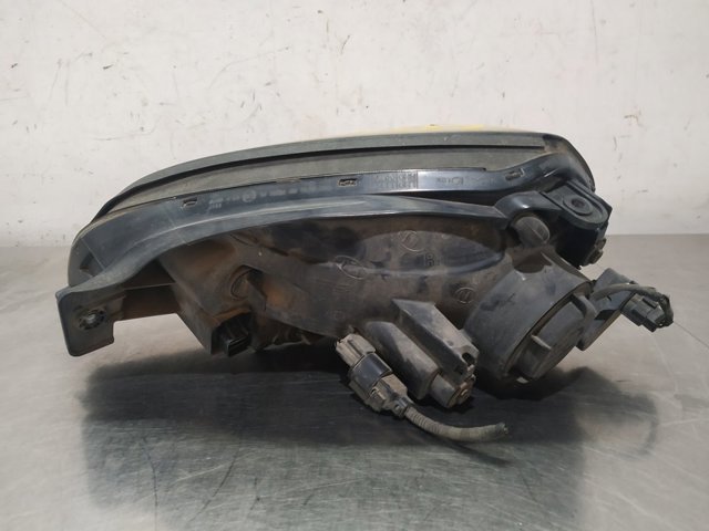 HYUNDAI 921022EXXX Faro derecho  en stock Terrassa